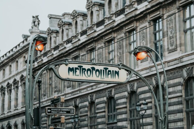 Différence 3e et 4e arrondissement Paris : Guide complet et comparatif 2026