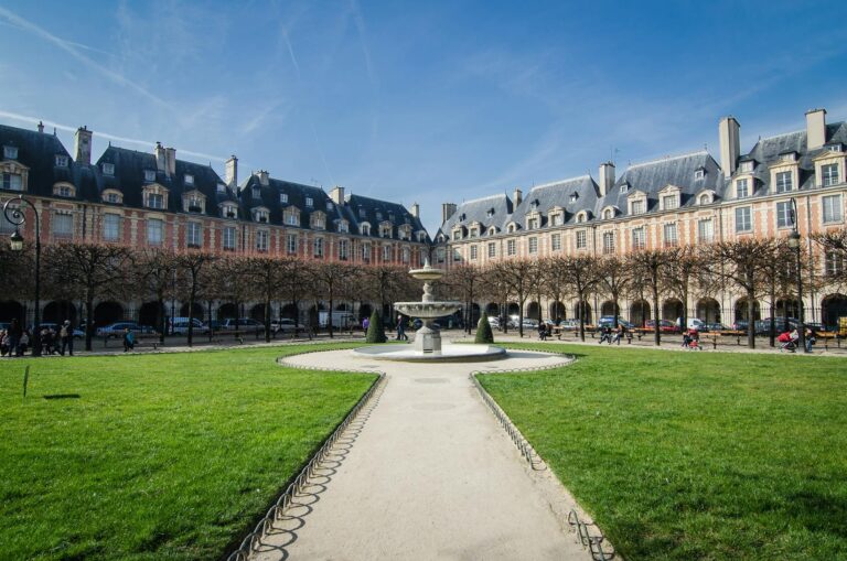 Marais Paris : Où Dormir ? Conseils et Meilleures Adresses 2026